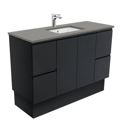 SARAH DOVE GREY 1200 Fingerpull Matte Black Cab on Kick 1TH
