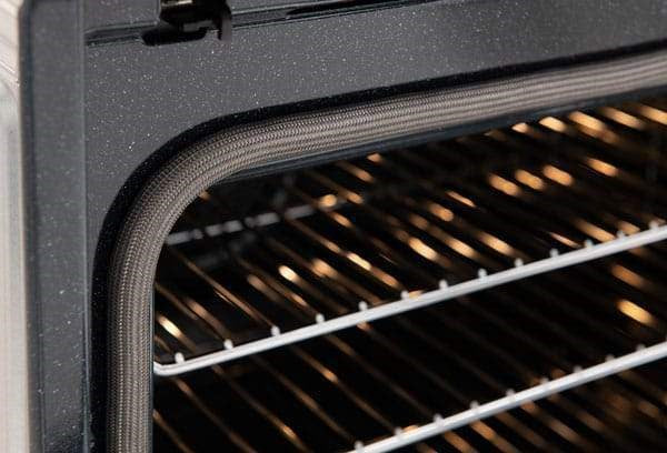 60cm Pyrolytic cleaning oven, 10 x Multifunction Programmable Touch Contr ol LED Clock 1 x Telescopic,  Push in Control Knobs