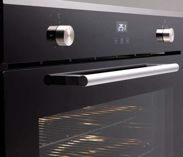90cm x 60cm, Giant Oven 9 x Multifunction Programmable Touch LED Clock timer, Large 109ltr gross capacity , 1 x telescopic runner